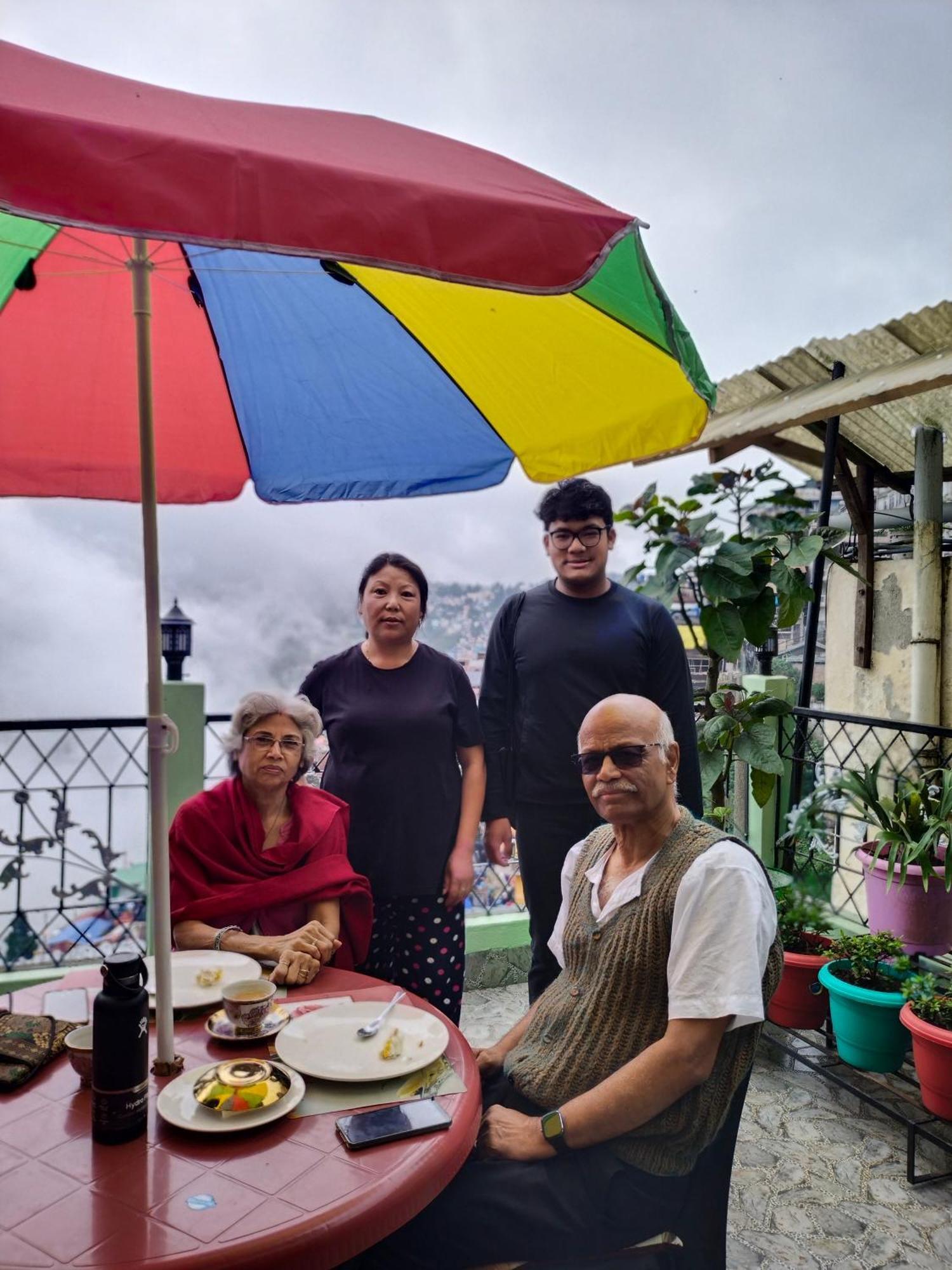 Dew Drops Guest House Darjeeling  Buitenkant foto