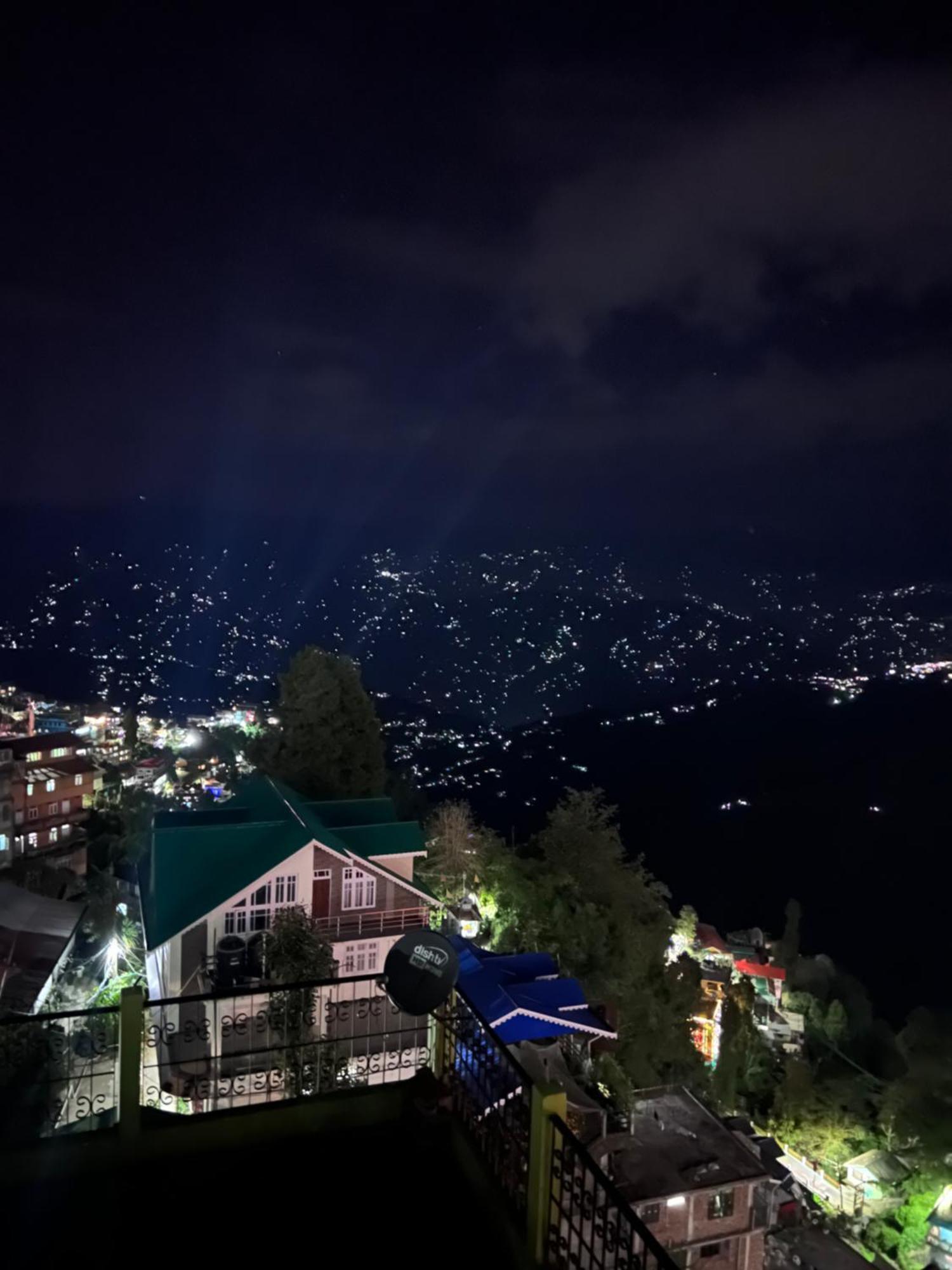 Dew Drops Guest House Darjeeling  Buitenkant foto